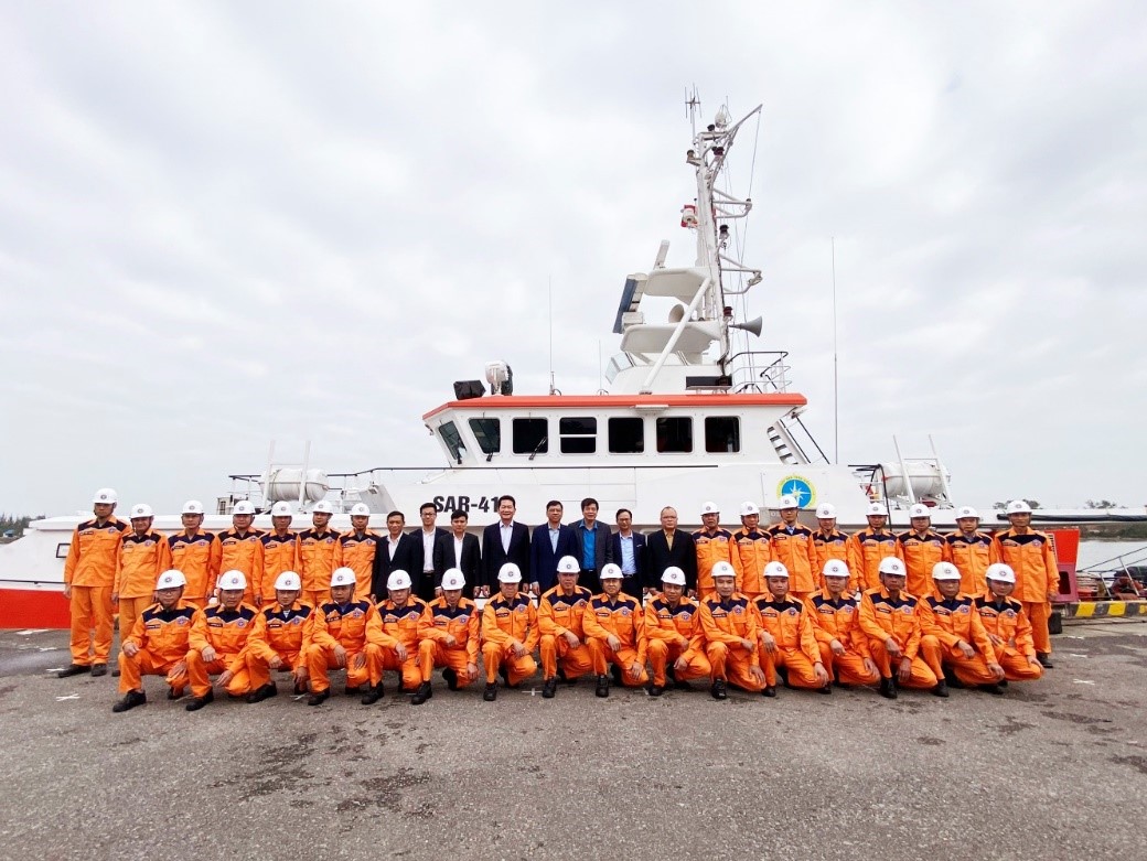 The Ministry of Transport and the Vietnam Transport Trade Union visited